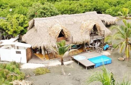 San Bernardo del Viento House | Coco y arena cabaña frente al mar, lejos del turismo y cerca a los manglares