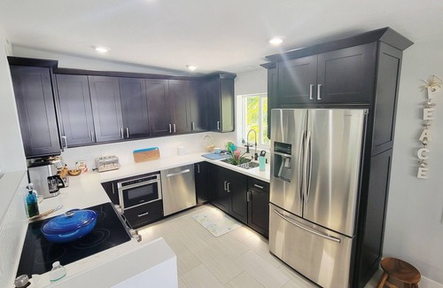 Tavernier House | Coconut Hut Oasis - 3 Bedroom Waterfront home with Pool/Spa, Tiki Hut, and Dock