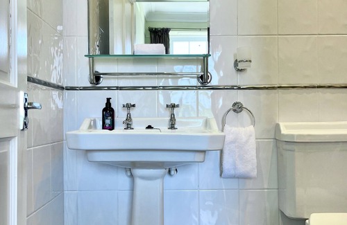 Rowen Bed & Breakfast | Coed Mawr Hall