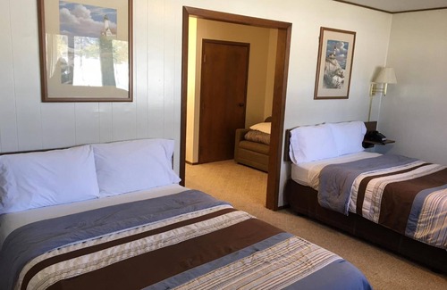 Kewaunee Hotel | Coho Motel and Suites