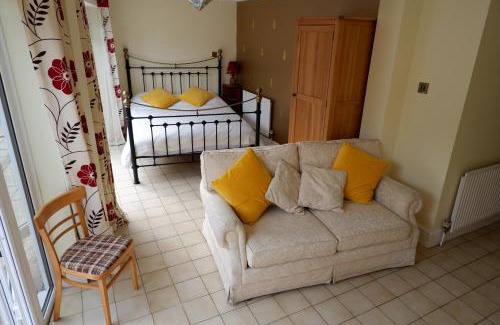 Colchester Apartment | Colchester Sunny Apartment with Pool and EV Car Point