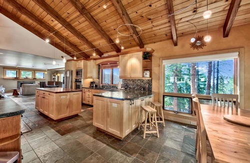 Montgomery Estates Cabin | Cold Creek Cabin: Game Room, Hot Tub, 11 Beds, Near Heavenly, Walk-to-Trails