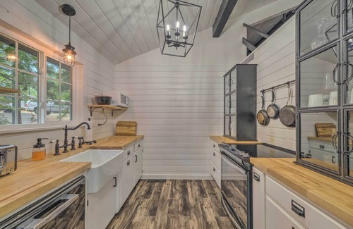 Cold Springs Cottage | Cold Springs Escape: A/c, Hot Tub, Generator, Wifi