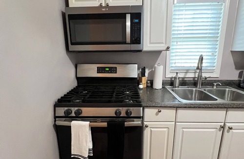 Springdale House | COLE-Glendale Cozy Gem 2b/1b facing Glendale Park