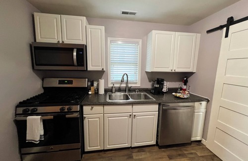 Springdale House | COLE-Glendale Cozy Gem 2b/1b facing Glendale Park