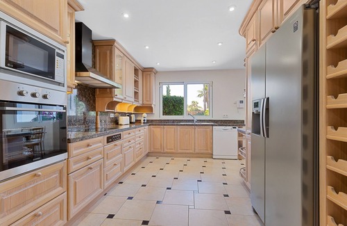 La Capellania Villa | Colina del Mar, un Magnífico Jardín con Piscina y Maravillosas Vistas