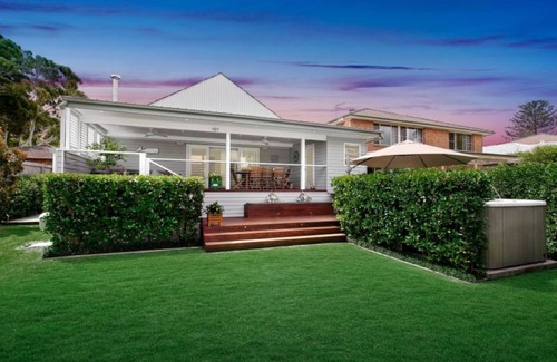 Collaroy Plateau House | Collaroy Plateau Coastal Hamptons - heated spa and log fire
