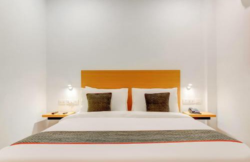 Delhi Hotel | Collection O Near Kohat Enclave Metro Station