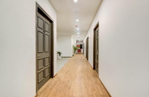 Delhi Hotel | Collection O Near Kohat Enclave Metro Station