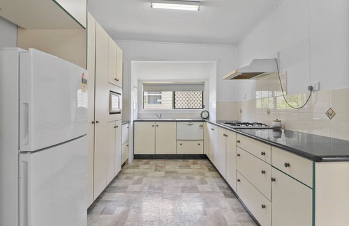 Emu Park House | Colleen's Beach Shack - Your Perfect Beachside Retreat!