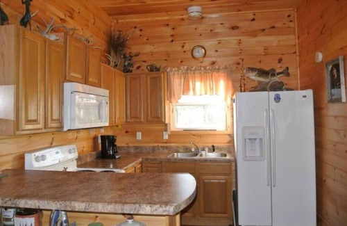 Montier Cabin | Collier Cabin in Pine Hollow ~ Eminence, MOnn