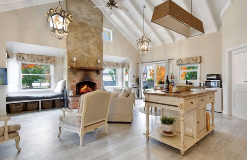 Bright Cottage | Collins Cottage - Luxury Accommodation