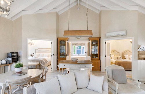 Bright Cottage | Collins Cottage - Luxury Accommodation