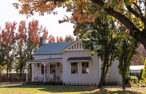 Bright Cottage | Collins Cottage - Luxury Accommodation