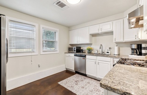 Leonidas House | Colonial Getaway in Mid-City NOLA Steps to Trolley & 3Miles to French Quarter