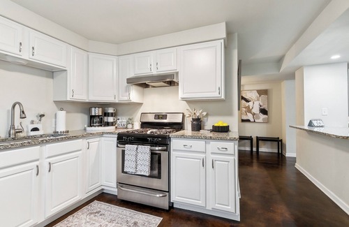 Leonidas House | Colonial Getaway in Mid-City NOLA Steps to Trolley & 3Miles to French Quarter