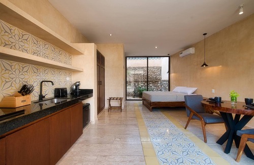 Centro House | Colonial Property with a Tropical Garden and Pool