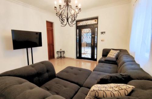 Centro Villa | Colonial Villa in Merida Centro 4BR 3BA Private Pool Near Paseo de Montejo