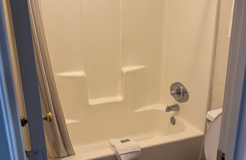 Camden Hotel | Colony Inn