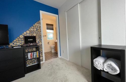 Colorado Springs House | Colorado Room w Private Entrance Deck and Hot Tub