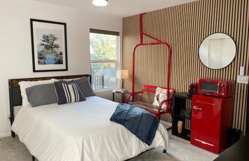 Colorado Springs House | Colorado Room w Private Entrance Deck and Hot Tub