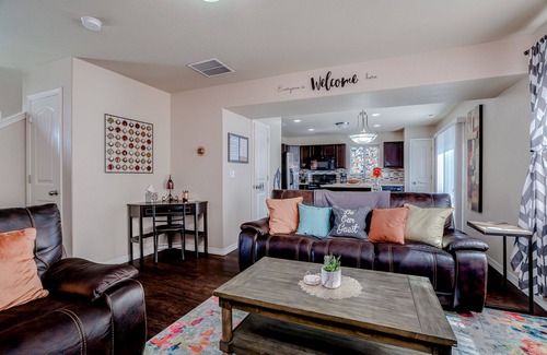 Stetson Hills House | Colorful Co Spgs-Bright, Stylish, Mt Views, Self Check-In, Parking, WiFi & More!