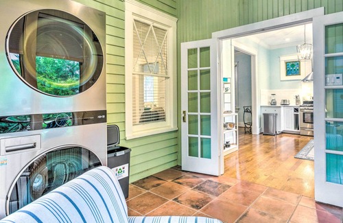 Hillcrest Cottage | Colorful Cottage w/Deck ~ 5 Mi to Downtown!