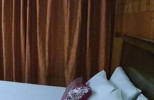 Gilgit Hotel | Columbine Bed And Breakfast