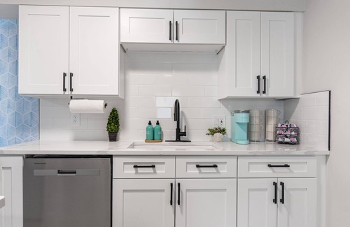 Columbus House | Columbus Surfside Escape + Gym l Hot Tub l Bocce