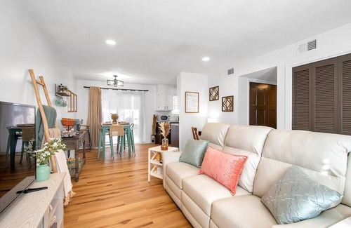 Wichita Apartment | Come and enjoy our coastal themed 2 bed, 1 bath apartment