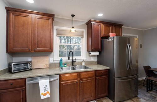 Athens House | Come Back to Nature - 15 min. Drive, or 7 Miles, to UGA!