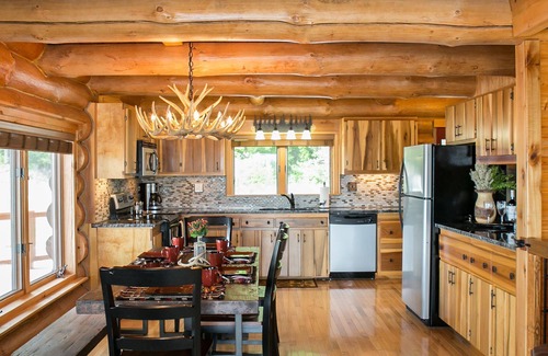 Magnet Cabin | Come relax & enjoy our luxury log cabin, watch barges on banks of the Ohio River