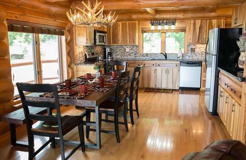 Magnet Cabin | Come relax & enjoy our luxury log cabin, watch barges on banks of the Ohio River