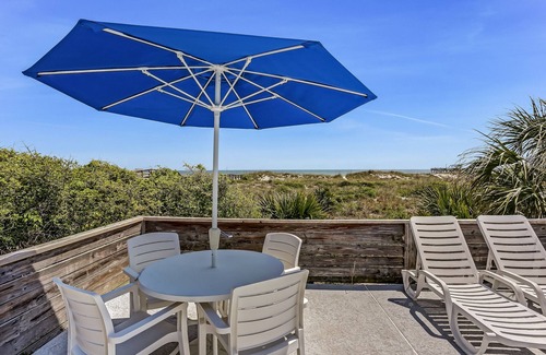 Fernandina Beach Hotel | Come relax in the gentle ocean breeze at the only oceanfront motel on Amelia Island, FL. Our rooms provide a clear view of the ocean, as well as, direct access to the Atlantic Ocean. No streets to cross or cars to dodge, just you, your family, and th