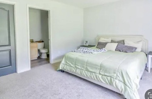 Moss Point House | Come see us at this beautiful secluded home with on site pond