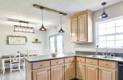 Moss Point House | Come see us at this beautiful secluded home with on site pond