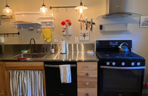 Auburn House | Come stay at Dragonfly House to experience all Auburn has to offer.