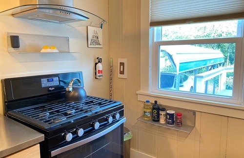 Auburn House | Come stay at Dragonfly House to experience all Auburn has to offer.