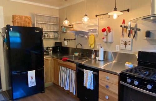 Auburn House | Come stay at Dragonfly House to experience all Auburn has to offer.