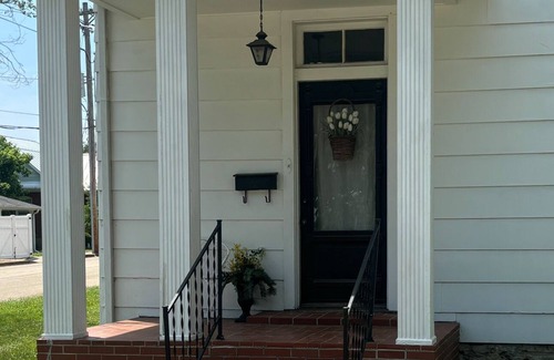 Farmington House | Come stay at The White House. Old World Charm in fabulous Farmington