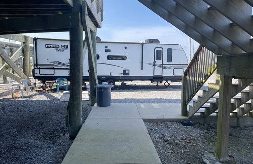 Golden Meadow House | Come stay with us! Very friendly, family environment.