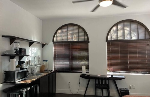 Northeast Miami Hotel | Comfort and Style 1 block away from the Bay - 7Z