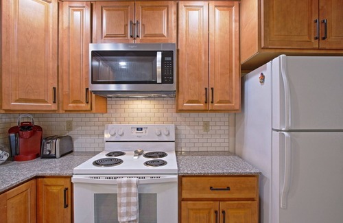 Hummelstown Apartment | Comfort, charm, and convenience, close to Hershey, reserved off street parking