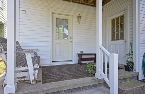 Hummelstown Apartment | Comfort, charm, and convenience, close to Hershey, reserved off street parking