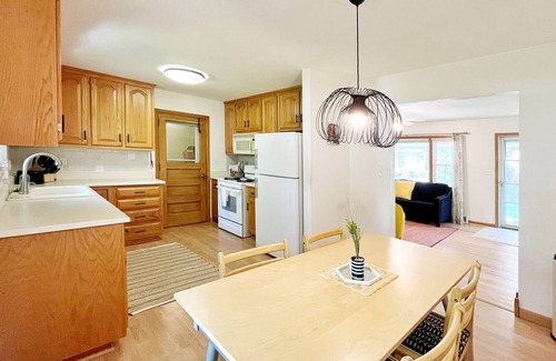 Gladstone House | Comfort & Convenience ~ 3 bed 1 bath Home