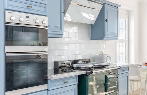 Weymouth House | Comfort Hill - Luxury, hot tub, sea views