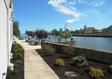 Huron Hotel | Comfort Inn River's Edge