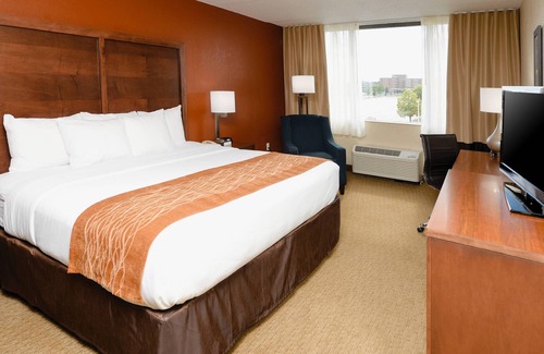 Downtown Des Moines Hotel | Comfort Inn & Suites Event Center