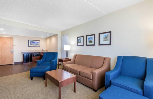 Downtown Des Moines Hotel | Comfort Inn & Suites Event Center