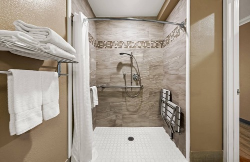 Salinas Hotel | Comfort Inn & Suites Salinas City Center Area